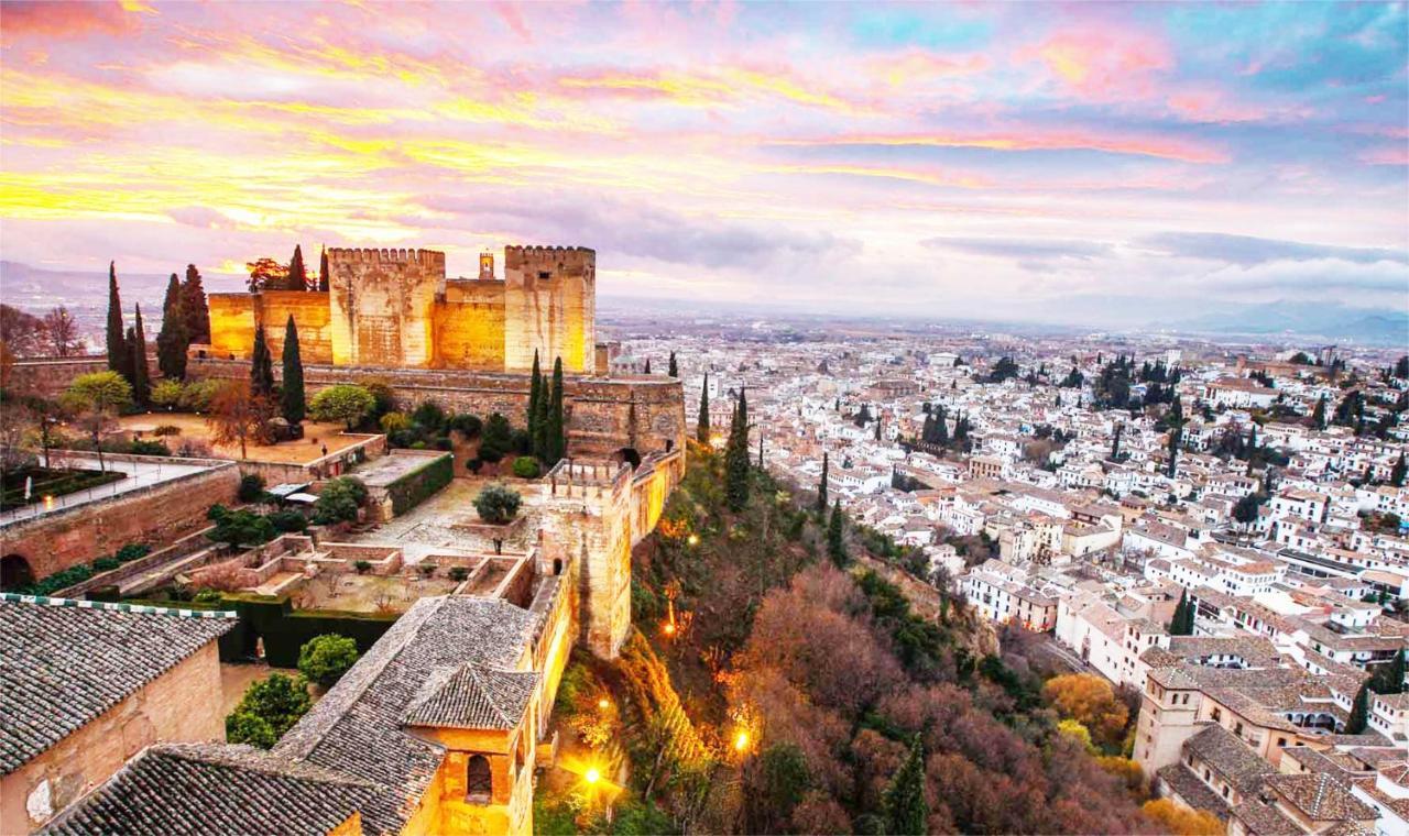 Apartasuite Centro Historico Atico Tranquilo Y Luminoso En El Corazon De * Granada